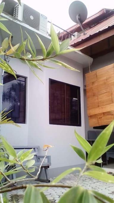 Villa A Unique And Cozy Wholehouse In Babak Samal Island Exterior foto